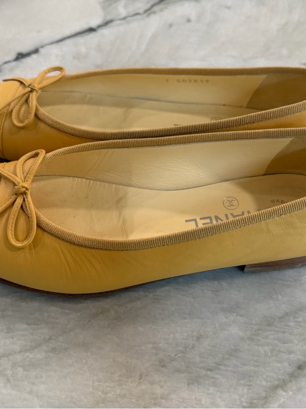 CHANEL Mustard Yellow Leather Ballet Flats with CC Logo Bow - Picture 2 of 5